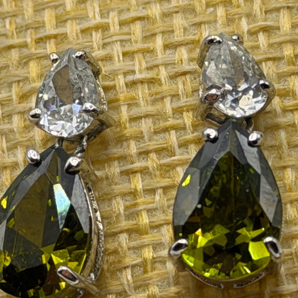 Elegant Gold Pendant and Silver .925 Silver Gemstone Earrings Jewelry Bundle - Picture 4 of 15